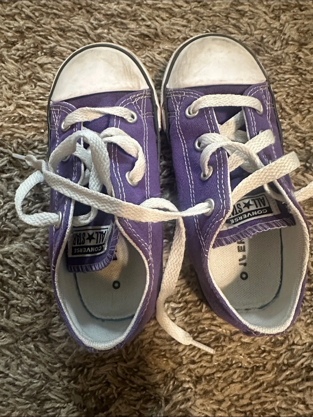 Converse Kids Low Top Sneaker - Purple and White h
